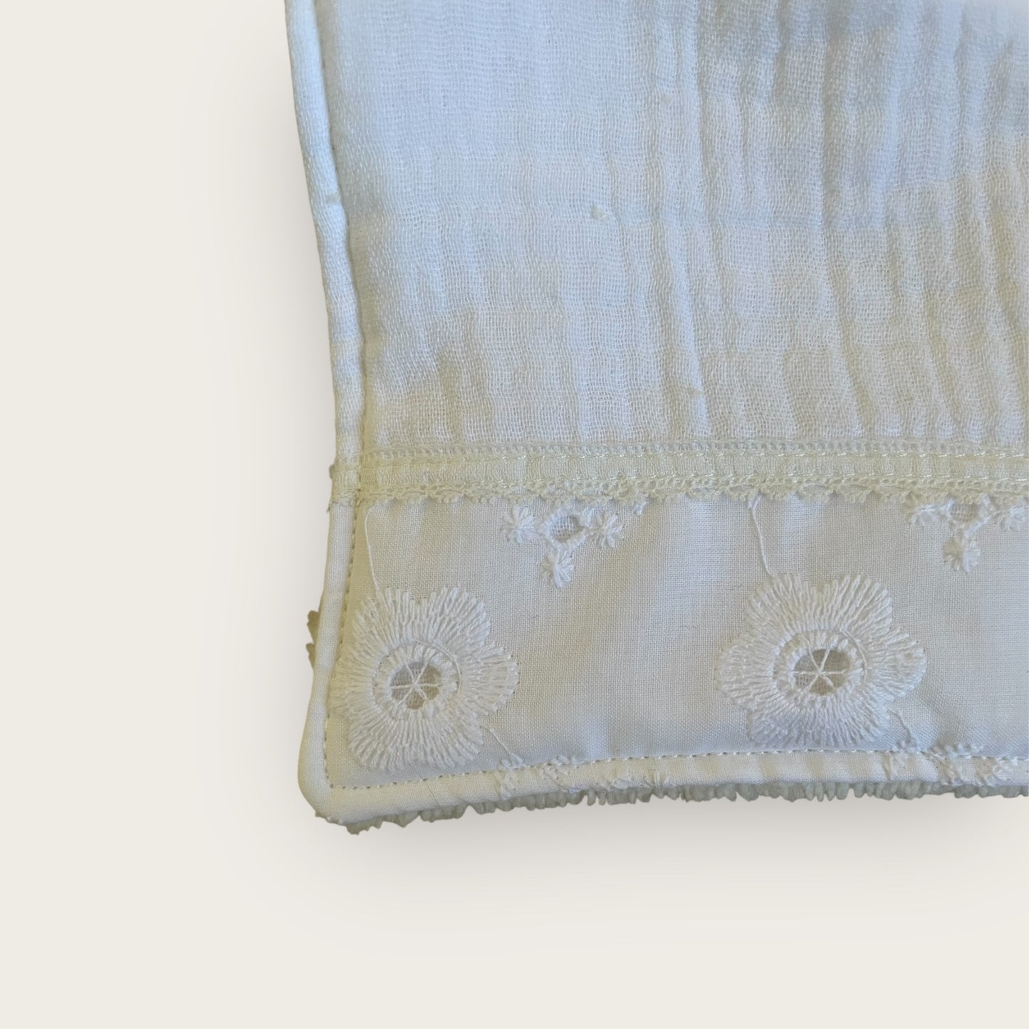 Bavoir Chic Broderie anglaise