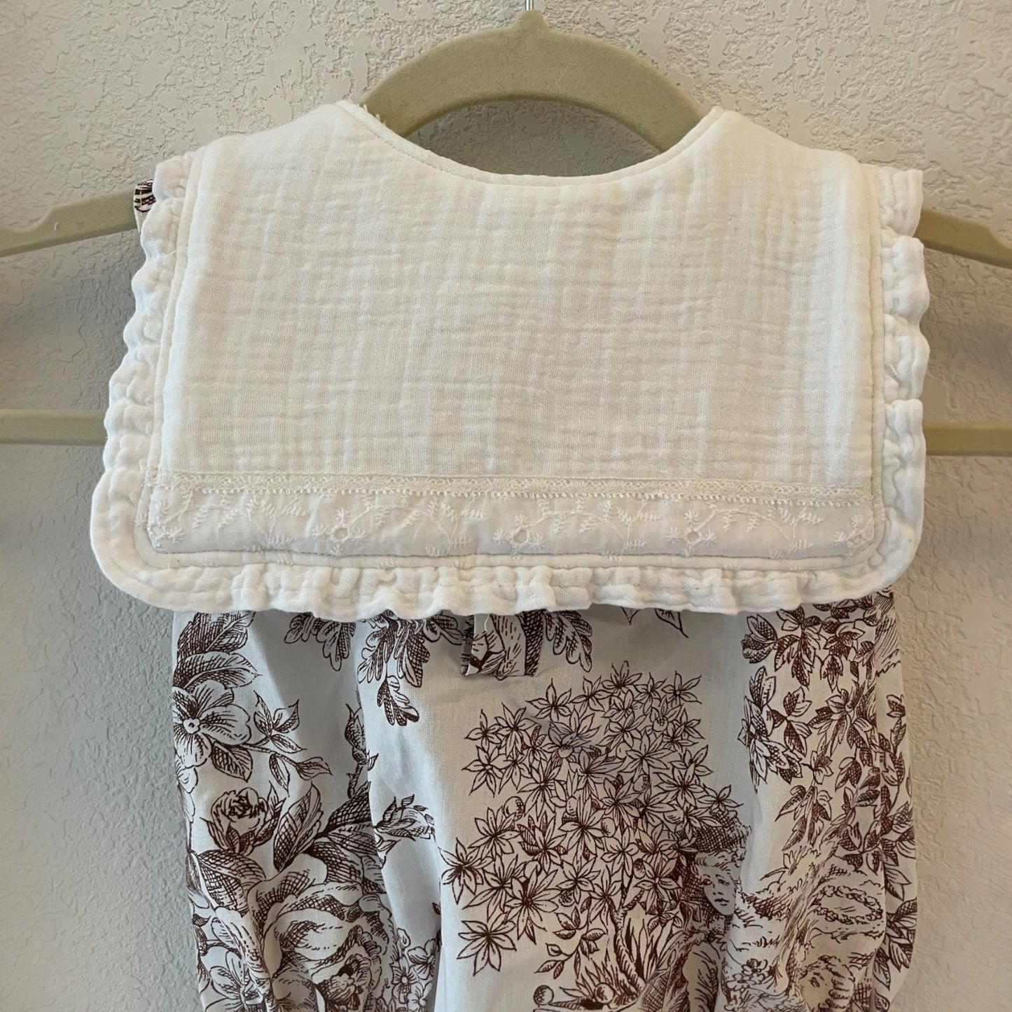 Bavoir Chic Broderie anglaise